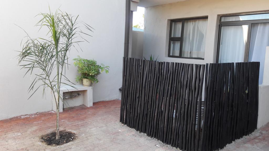 Self-Catering Studio, Unit 6 On Krupp Windhoek Luaran gambar