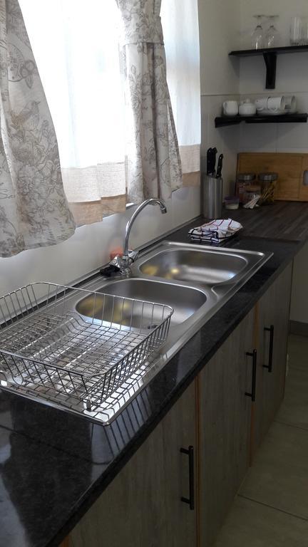 Self-Catering Studio, Unit 6 On Krupp Windhoek Luaran gambar