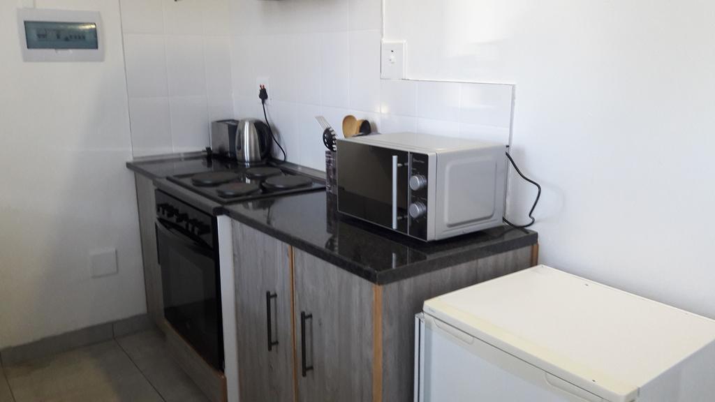 Self-Catering Studio, Unit 6 On Krupp Windhoek Luaran gambar
