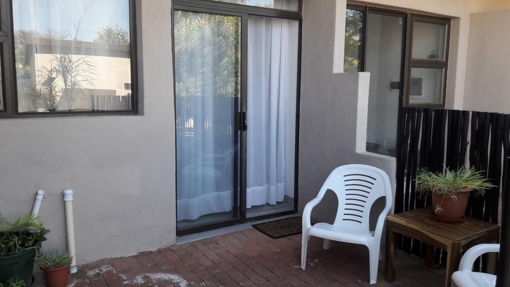 Self-Catering Studio, Unit 6 On Krupp Windhoek Luaran gambar