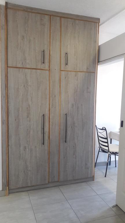 Self-Catering Studio, Unit 6 On Krupp Windhoek Luaran gambar