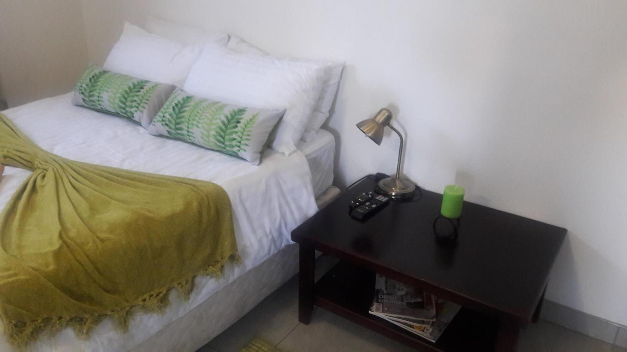 Self-Catering Studio, Unit 6 On Krupp Windhoek Luaran gambar