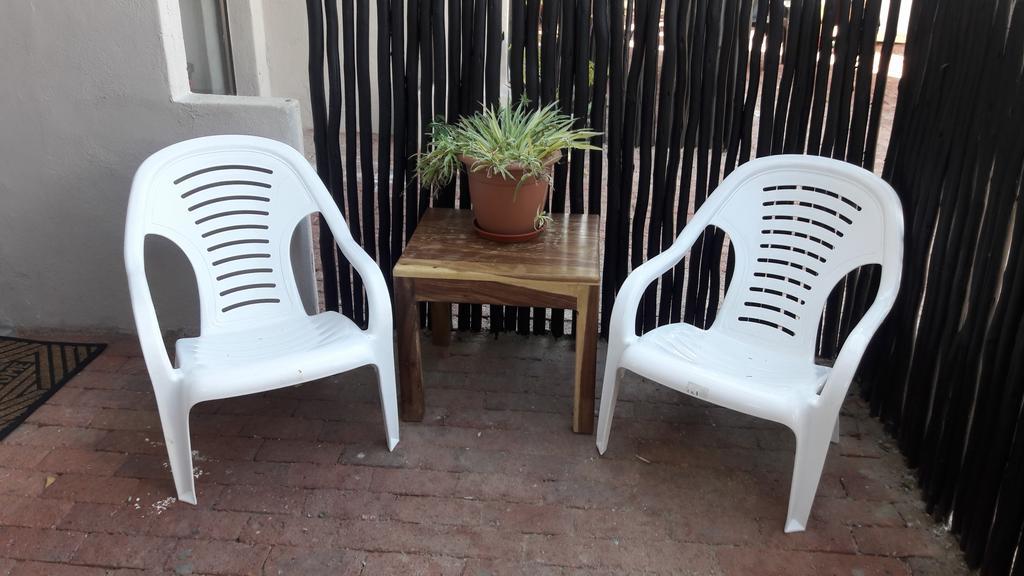 Self-Catering Studio, Unit 6 On Krupp Windhoek Luaran gambar