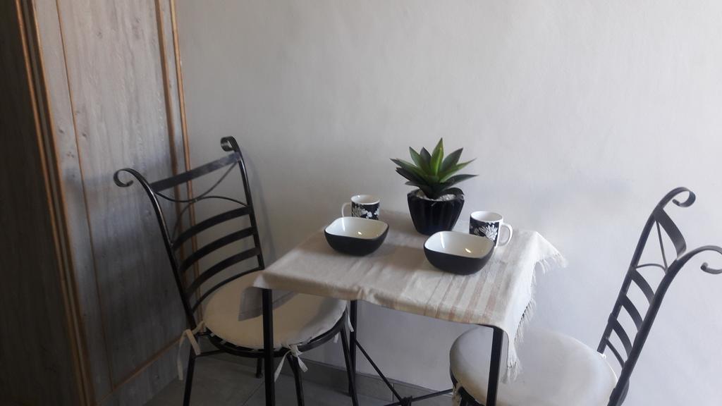Self-Catering Studio, Unit 6 On Krupp Windhoek Luaran gambar