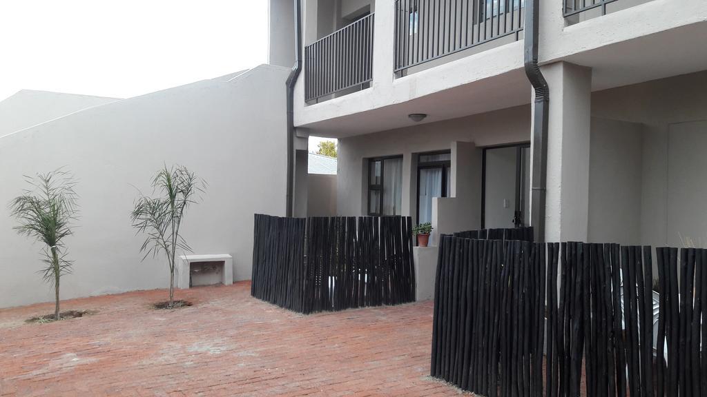 Self-Catering Studio, Unit 6 On Krupp Windhoek Luaran gambar